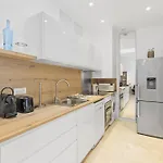 2 , 131 Rue D'antibes Appartement *